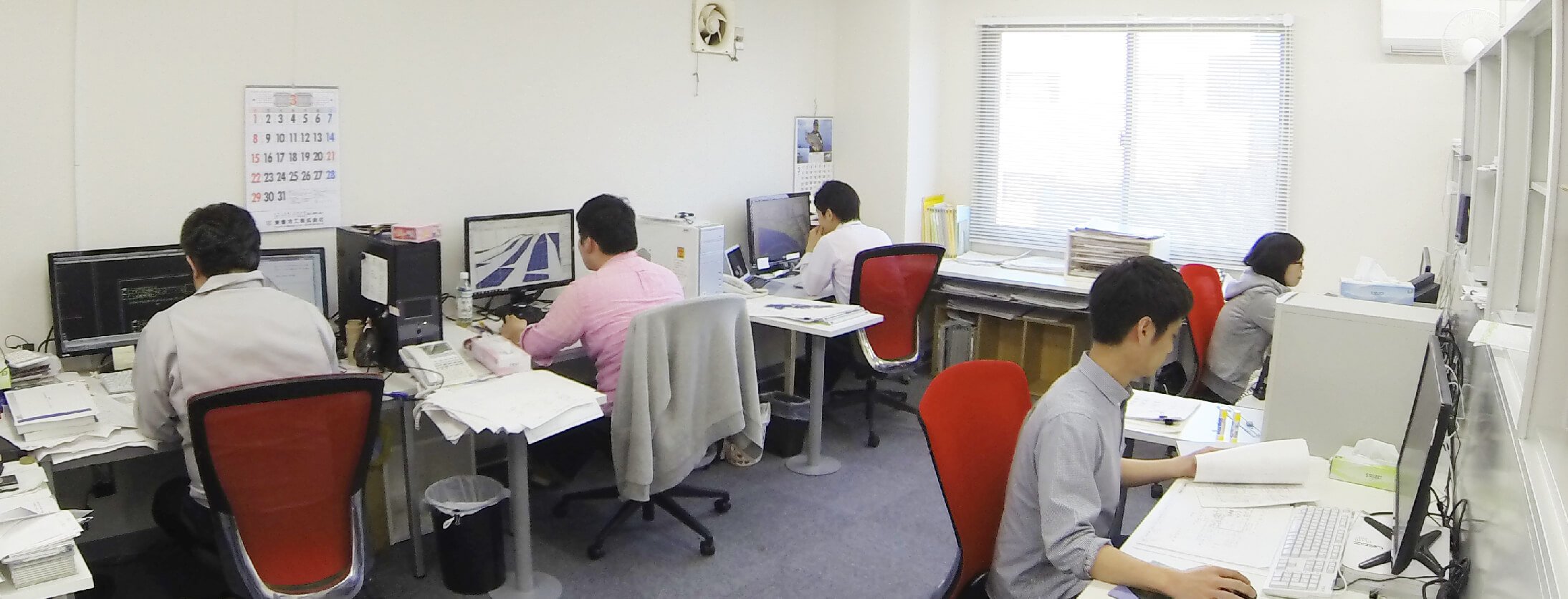 会社員の集合写真
